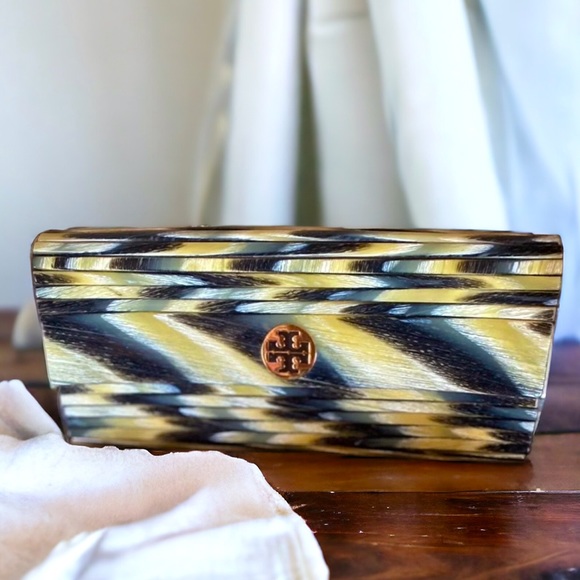 Tory Burch Handbags - Tory Burch Resin Clutch